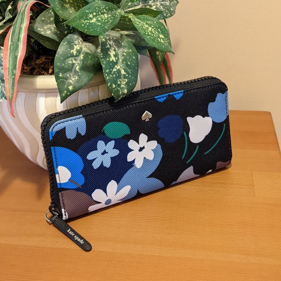 kate spade Handbags - Kate Spade Large Continental Wallet